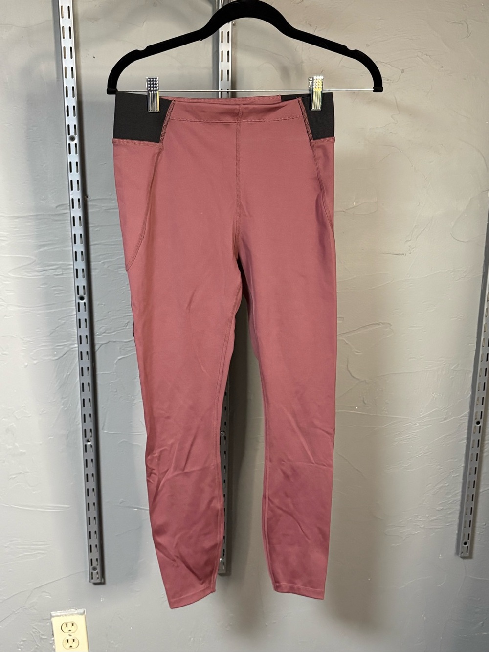 High-Rise Dusty Rose Leggings with Black Waistband